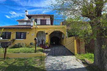 En venta. Importante casa de cinco ambientes - Santa Clara del Mar